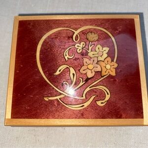 Romance Italian Wood Music Box Flowers Heart Inlay Gold Feet Made in Italy‎